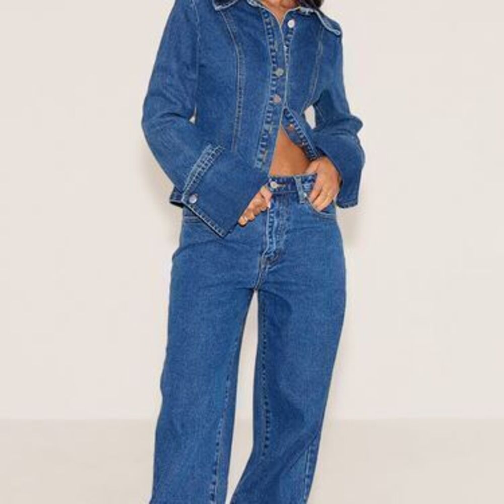 Petite Mid Blue Wash Straight Leg Mid Rise Jean